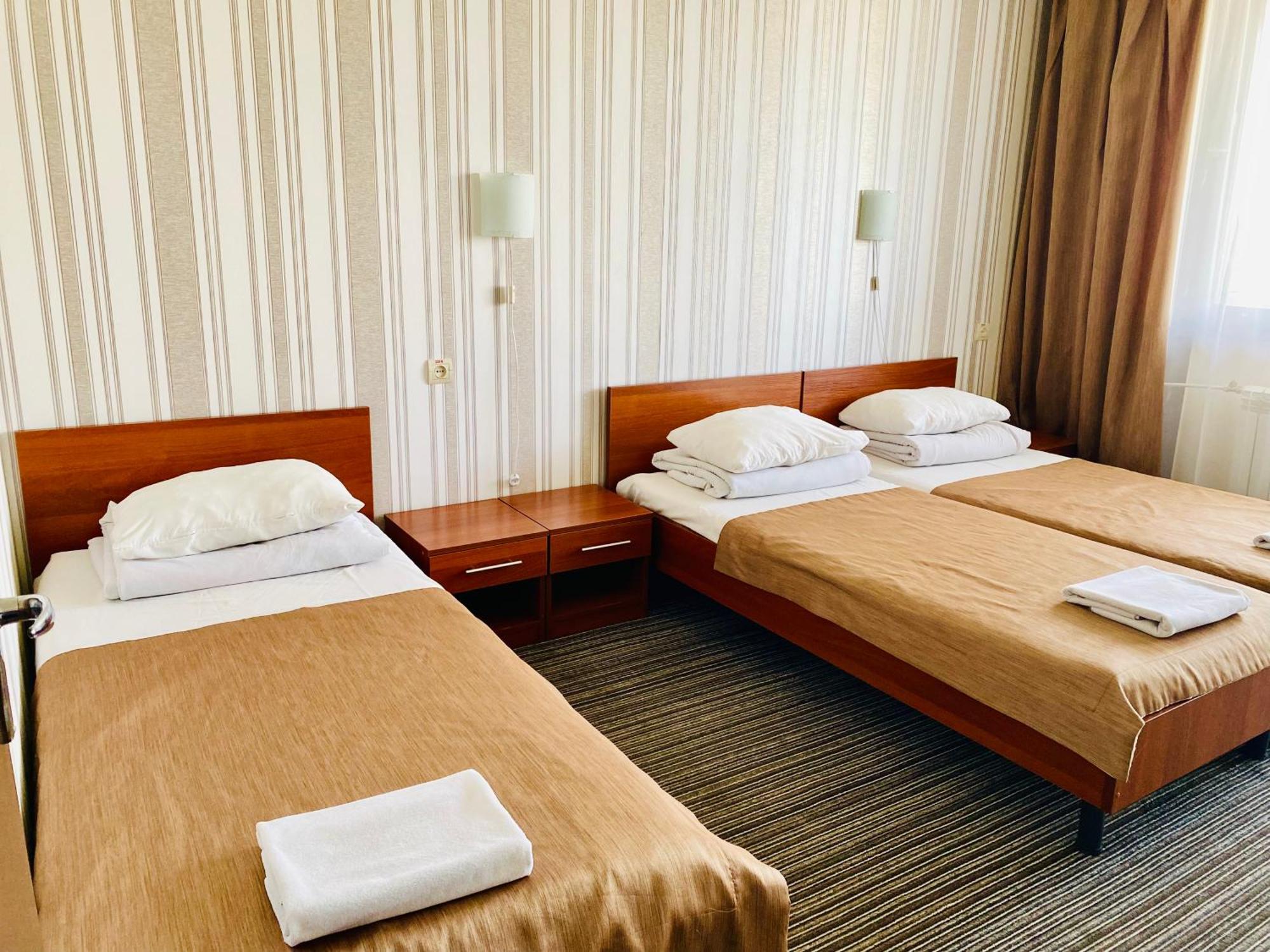 Intourist-Zakarpattia Hotel ウージュホロド エクステリア 写真