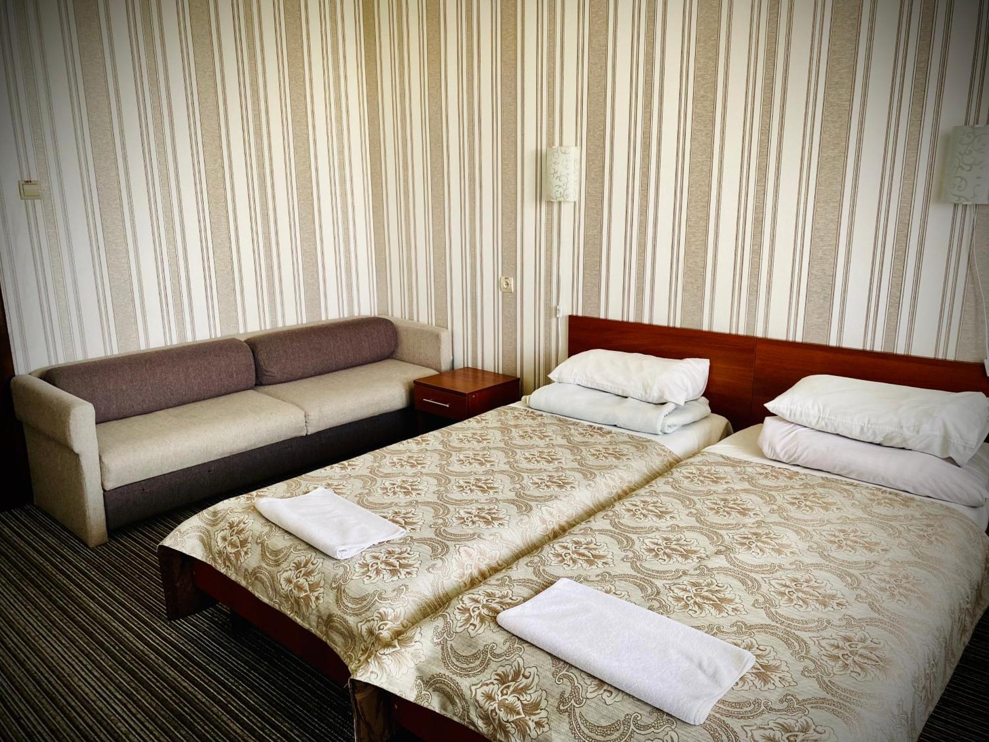 Intourist-Zakarpattia Hotel ウージュホロド エクステリア 写真