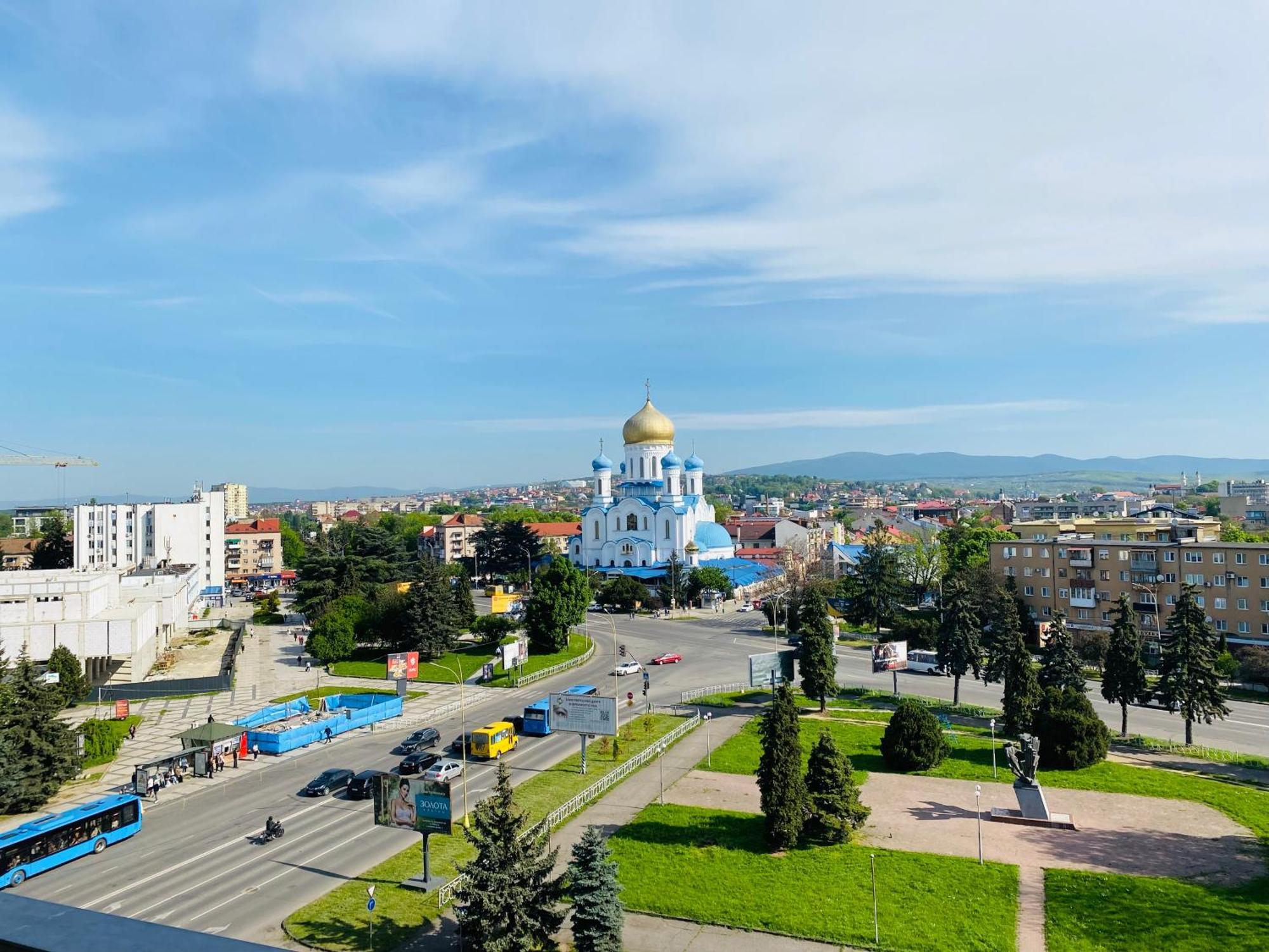 Intourist-Zakarpattia Hotel ウージュホロド エクステリア 写真